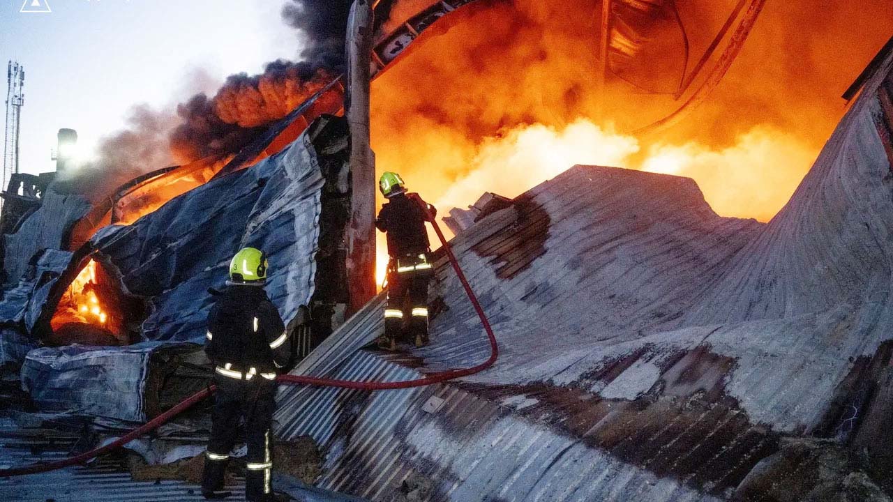 ইউক্রেনের বন্দরে ক্ষেপণাস্ত্র হামলা রাশিয়ার, নিহত ৭