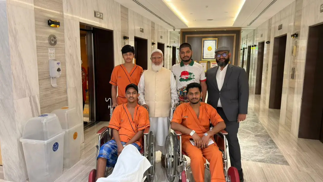 ব্যাংককে হাসপাতালে চিকিৎসাধীন জুলাই যোদ্ধাদের খোঁজ নিলেন বিরোধীদলীয় নেতা