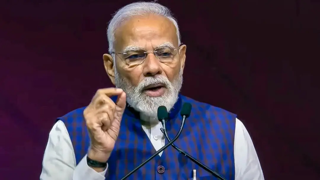 নিজেকে ‘চা ওয়ালা’ বললেন মোদি