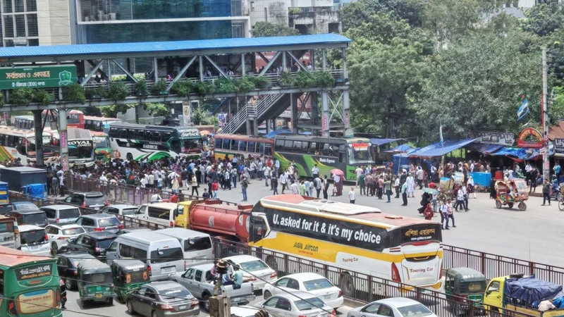 শিক্ষামন্ত্রীর পদত্যাগ দাবিতে শিক্ষার্থীদের সড়ক অবরোধ, অচল ঢাকার একাংশ