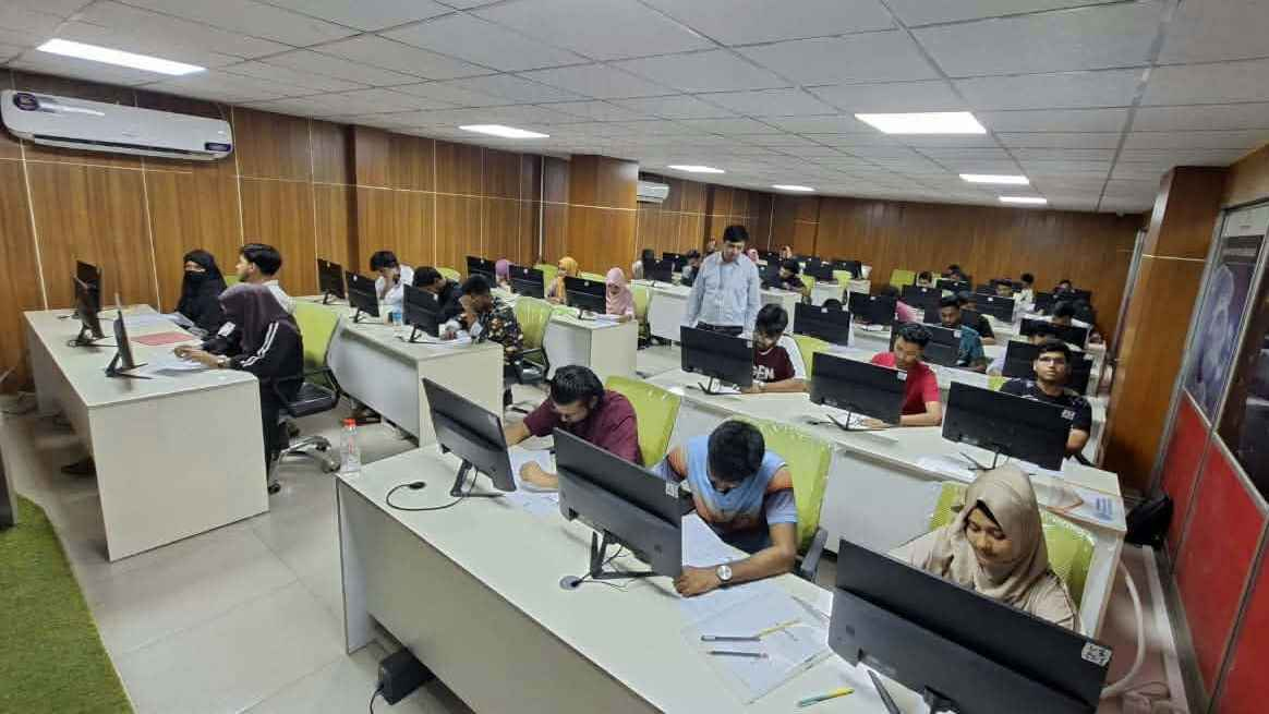 এআই প্রশিক্ষণের বাছাই পরীক্ষায় অংশ নিল ৫০ হাজার শিক্ষার্থী