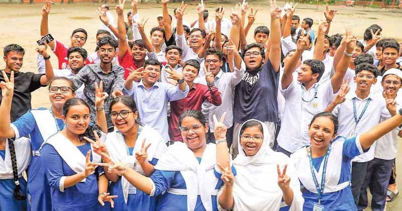 এসএসসিতে জিপিএ–৫ পেয়েছেন ১,১৬,৯৭৬ শিক্ষার্থী, এগিয়ে ছাত্রীরা