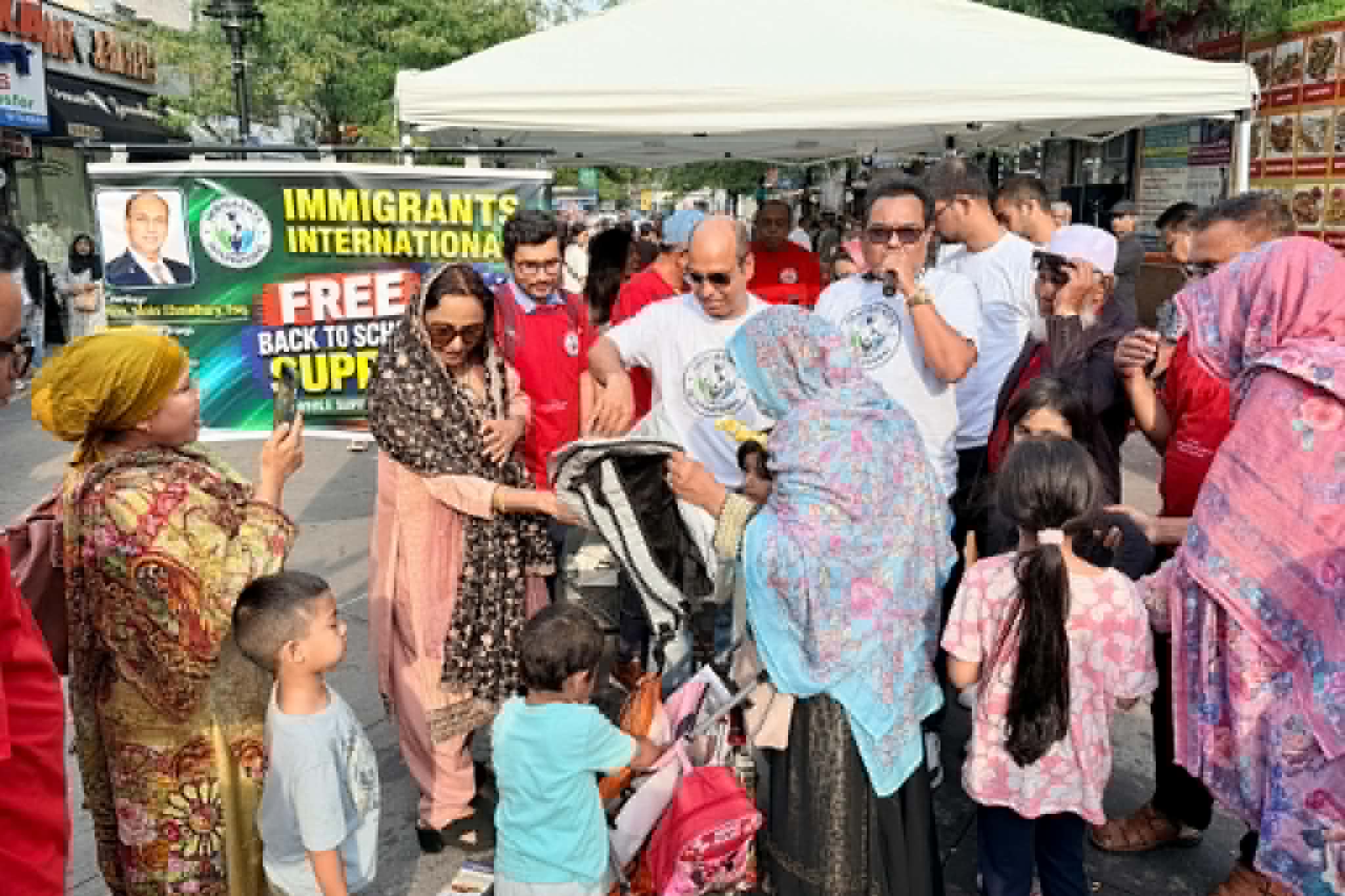 নিউইয়র্কের কুইন্সে ইমিগ্রান্টস ইন্টারন্যাশনাল ইনক.-এর উদ্যোগে অনুষ্ঠিত হয়েছে ফ্রি ব্যাক-টু-স্কুল সাপ্লাই বিতরণ কর্মসূচি